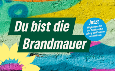 Bild: Wand mit buntem Graffiti, Text: Du bist die Brandmauer, Jetzt Mitglied werden uns Wahlkampf in Leipzig und Sachsen unterstützen!