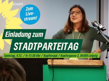 Eine Frau steht an einem Rednerpult, Einladung zum Stadtparteitag, Samstag, 9.12., 9-17:30 Uhr, Kupfersaal, Kupfergasse, 04109 Leipzig