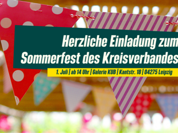 !B: Bunte Gierlande mit gestreiften und gepunkteten Wimpeln. Text: Herzliche Einladung zum Sommerfest des Kreisverbandes, 1. Juli, ab 14 Uhr, Kantstr. 18, 04275 Leipzig