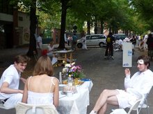 Ein Tisch des Diner en Blanc 2011 in Leipzig