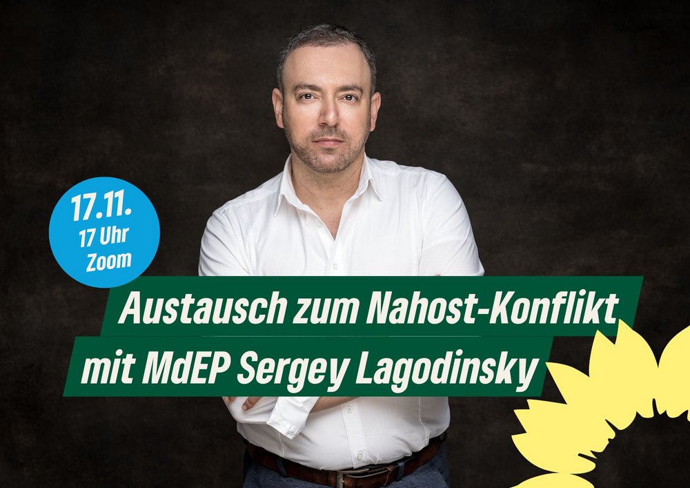 Sergey Lagodinsky, Mann mit weißem Hemd, mit verschränkten Armen. Text: Autausch zum Nahost-Konkflikt mit Sergey Lagodinsy