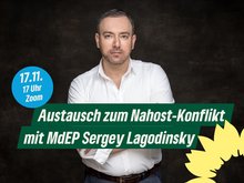 Sergey Lagodinsky, Mann mit weißem Hemd, mit verschränkten Armen. Text: Autausch zum Nahost-Konkflikt mit Sergey Lagodinsy